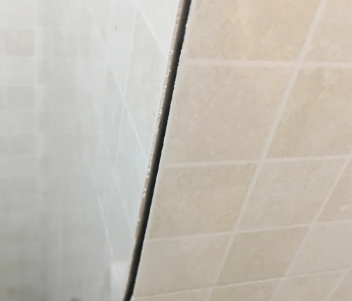 东明瓷砖空鼓维修公司分享阳台瓷砖脱落的修复过程可以分为以下几个步骤